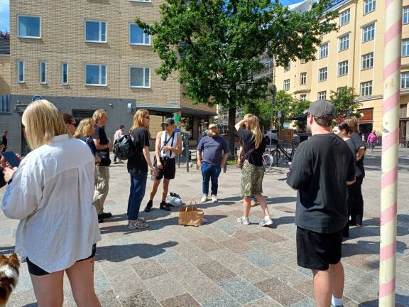 Piritoreille kokoontuneille faneille tarjottiin Jaakko Keson ja Brandonin keräämiä perunoita Nauvolta.