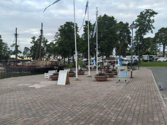 Näin viihtyisällä alueella Danny ja Helmi nautiskelivat kesäillasta heinäkuussa.