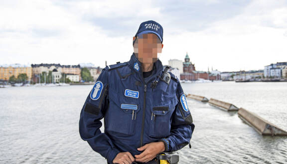 Myös toinen Poliisit-sarjasta tuttu poliisi joutuu käräjille. Häntä syytetään lasten törkeistä seksuaalirikoksista. Käräjät alkavat tammikuussa.