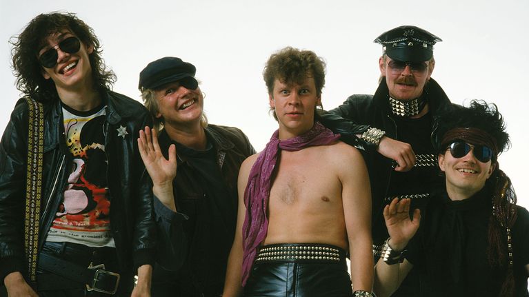 Kuvassa näkyy rockyhtye Popedan jäsenet.
