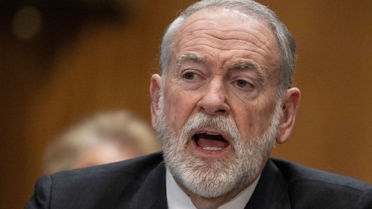 Mike Huckabee puhuu.