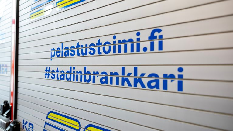 Paloauto Mellunkylän pelastusasemalla.