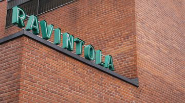 Jyväskylän yliopiston ravintola Ilokiven kyltti.