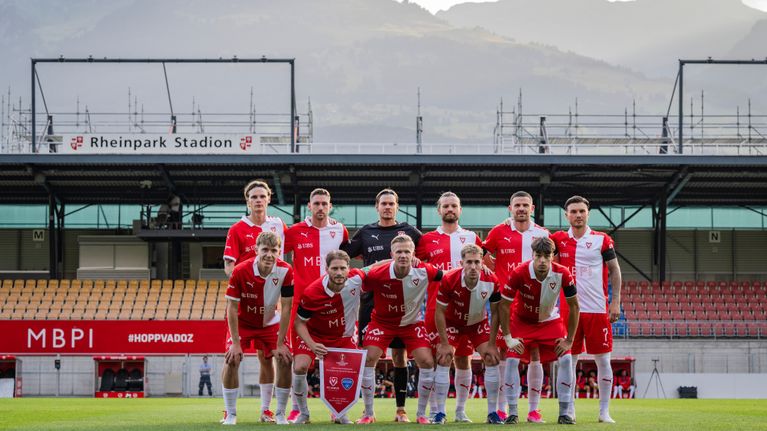 FC Vaduzin pelaajat ennen UECL-karsintaottelua Vaduzissa.
