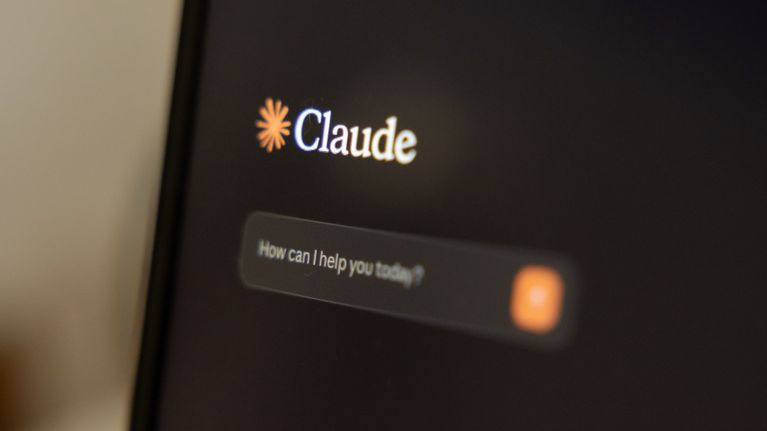 Clauden logo tietokoneella.