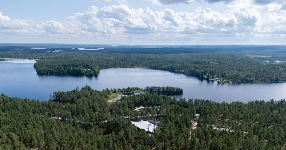 Suomussalmen kesäteatteri vetää kaudessa enemmän yleisöä kuin kunnassa on asukkaita | Kotimaa