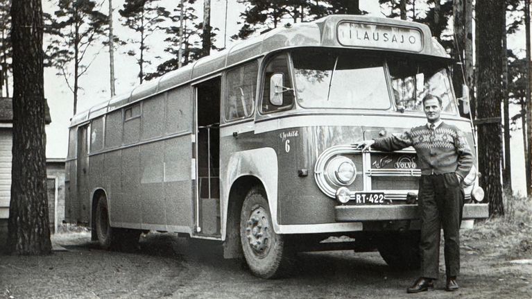 Bussiyritys Jyrkilä Oy:n vanha bussi.