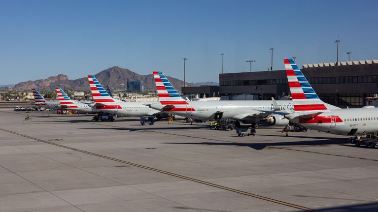 American Airlines -yhtion koneita Phoenixin kansaonvälisellä lentokentällä.