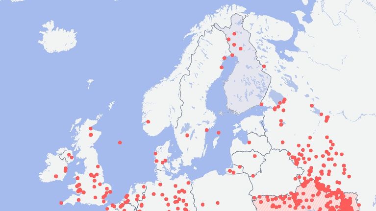 Kartta näyttää satelliittiteknologialla tunnistettuja lämpöpiikkejä. Lämpöpiikkejä on runsaasti eritoten Euroopan eteläisessä osassa, kuten Espanjassa ja Italiassa.