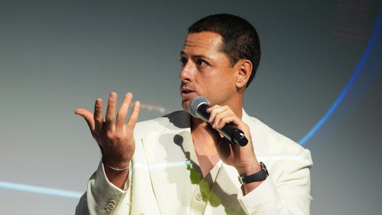Javier “Chicharito” Hernandez puhuu MM-kisatapahtumassa.