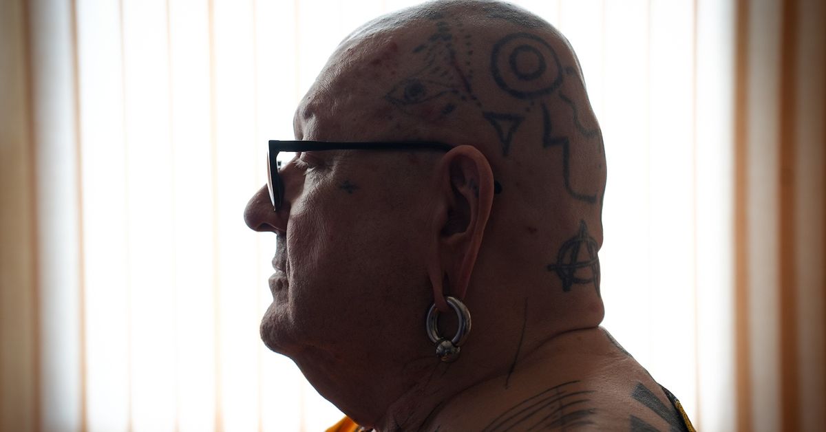Nalle Virolainen toi sadomasokismin suomalaisen olohuoneisiin – ja katosi sitten julkisuudesta | Uusimaa