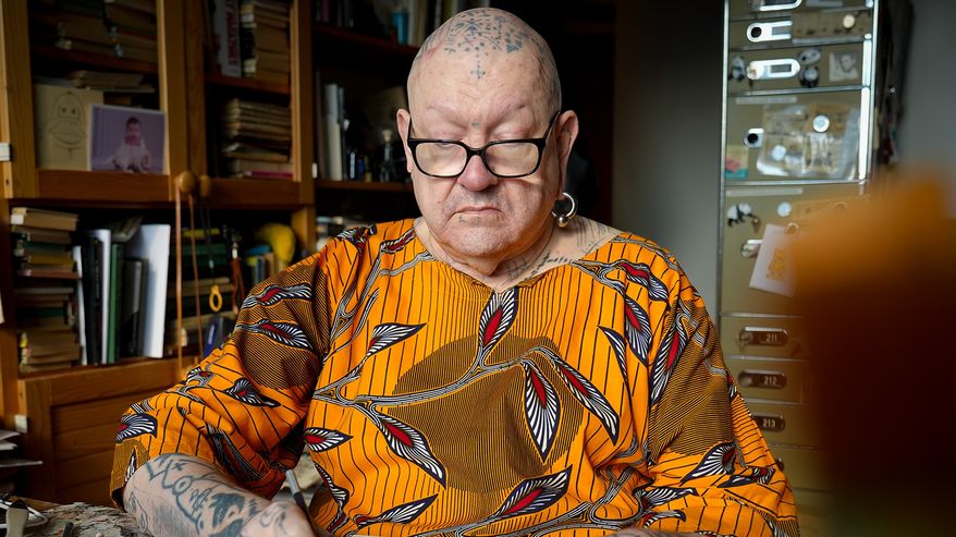 Nalle Virolainen kotonaan Itä-Pasilassa.