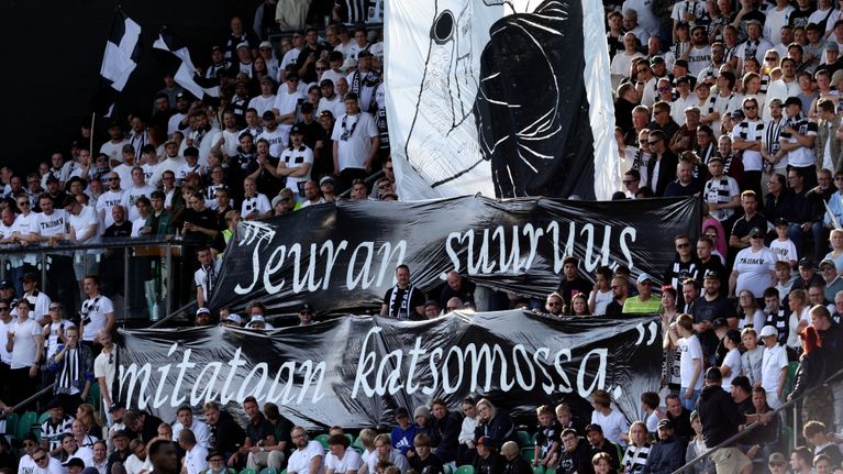 Fanitunnelmia Turun derbystä 23.8.2026.