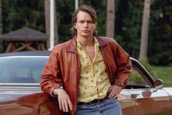Johannes Holopainen Elisa Viihteen uutuussarjassa Räjähdyspiste