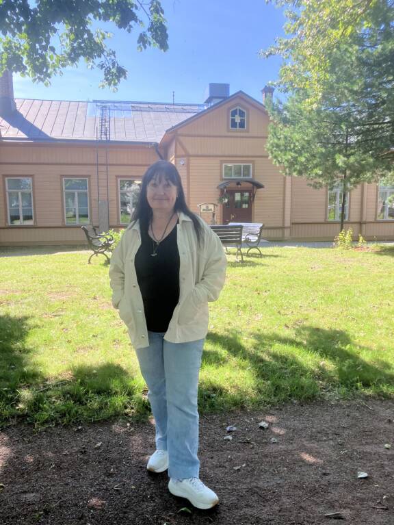 Laulaja Tuula Amberla on tehnyt lähes koko työuransa kirjastonhoitajana.