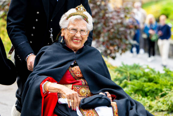 Prinsessa Astrid pääsi kotiutumaan sairaalasta kuukausien jälkeen.