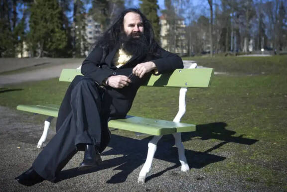 'Mielisairaala-aikanaan' Jussi luotti pitkiin hiuksiin ja tuuheaan partaan.
