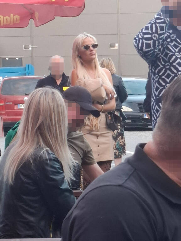 Iida Vainio J. Karjalaisen keikalla
