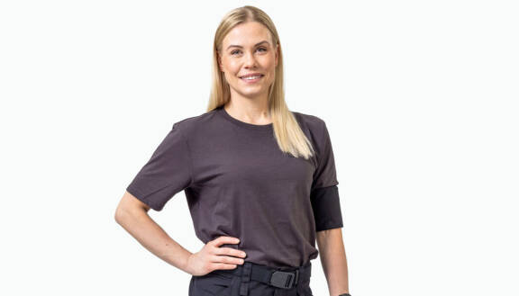 Noora Fagerström poseeraa.