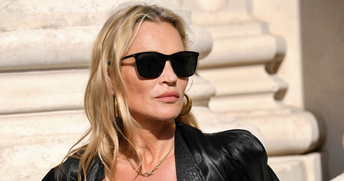 Kate Moss 52-vuotiaana: Huippumalli huikeassa rantakunnossa