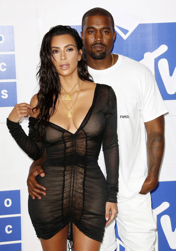 Kim Kardashian ja Kanye West olivat yksi maailman tunnetuimmista julkkispareista. He menivät naimisiin vuonna 2014, saivat neljä lasta ja erosivat myrkyllisesti vuonna 2021.
