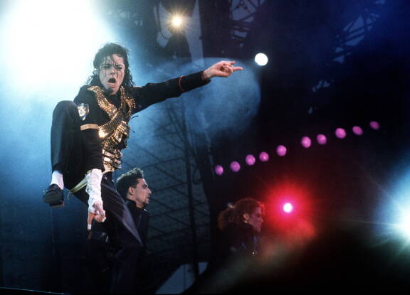 Bessin äiti nauhoitti Michael Jacksonin esiintymisen tv:stä, ja Bess otti tallenteesta ilon irti.