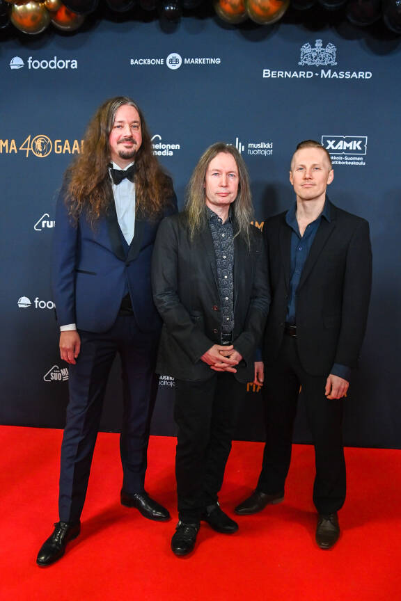 Lauri Porra, Timo Kotipelto ja Rolf Pilve Emma Gaalassa 2023.