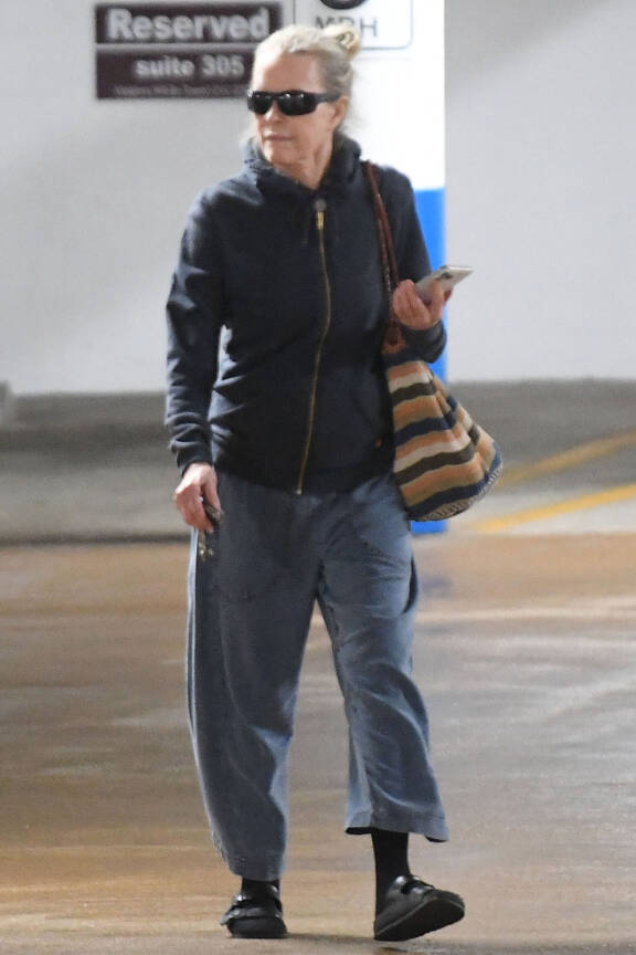 Paparazzikuvissa Kim näyttäytyy arkisena ja kiireisenä.