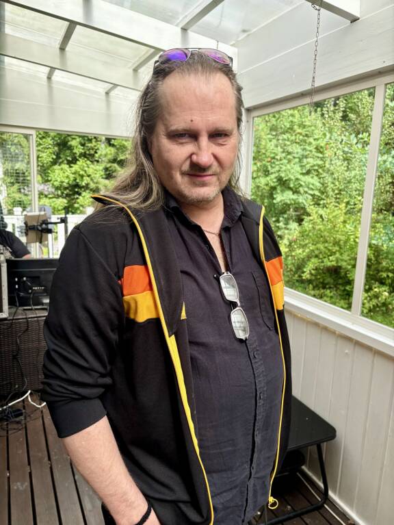 Jussi Manninen soitti aikoinaan Saijan bändissä.