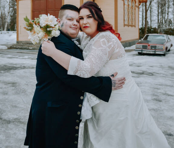 Susanna ja Tanja saivat toisensa Vesilahden kirkossa.