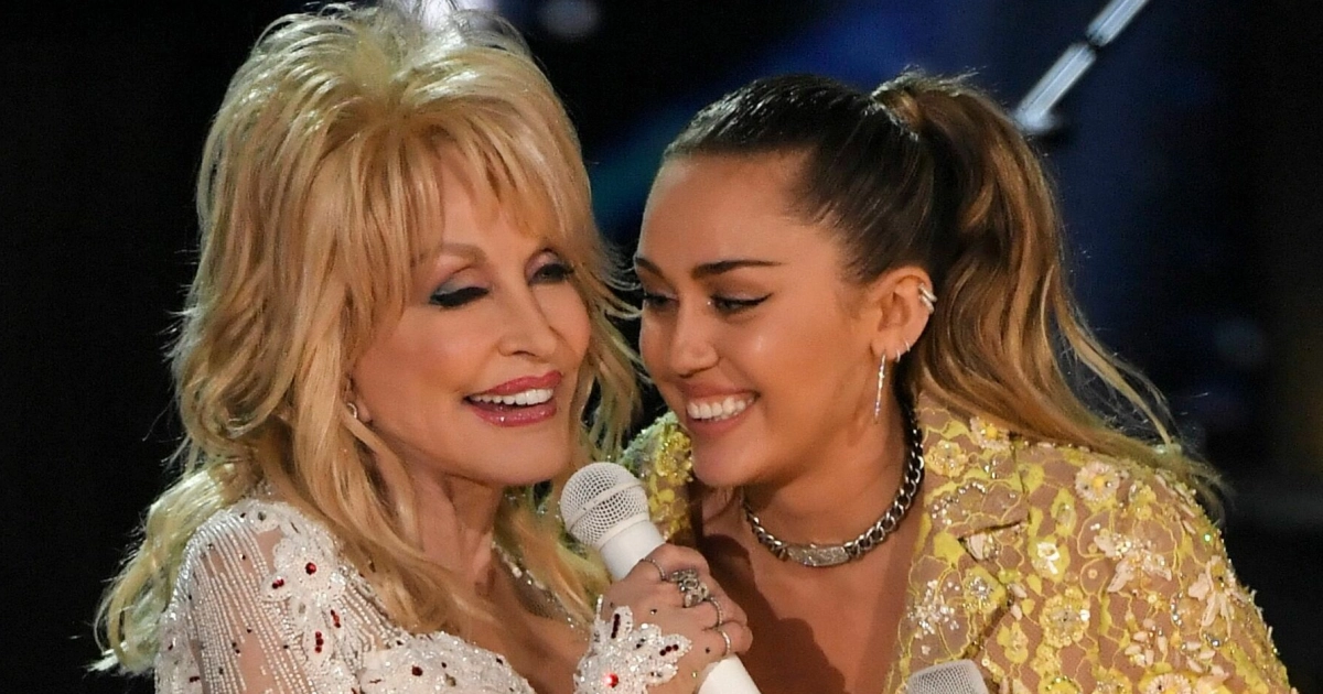 Miley Cyrus muistelee rakasta kummitätiään Dolly Partonia koskettavassa julkaisussa