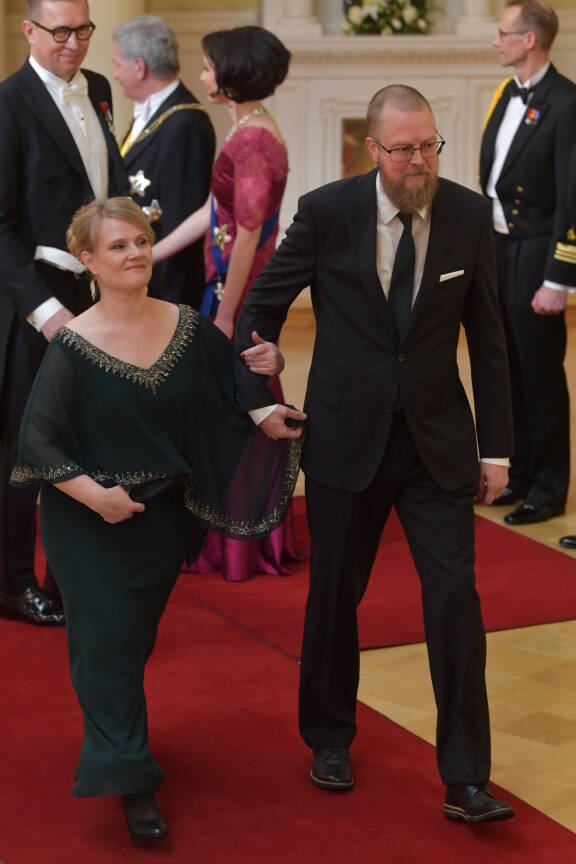 Itsenäisyyspäivän juhlavastaanotto Presidentinlinnassa vuonna 2019. Kuvassa Tuomas Kyrö ja puoliso Pirjo Rautiainen.