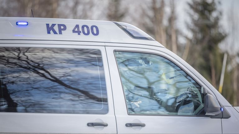 Kenttäjohtajan poliisiauto Kokkolassa, valtatiellä 13.