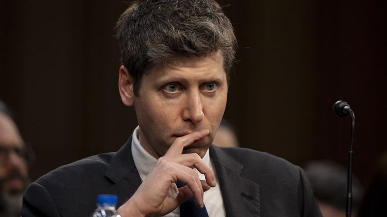 Sam Altman lähikuvassa.