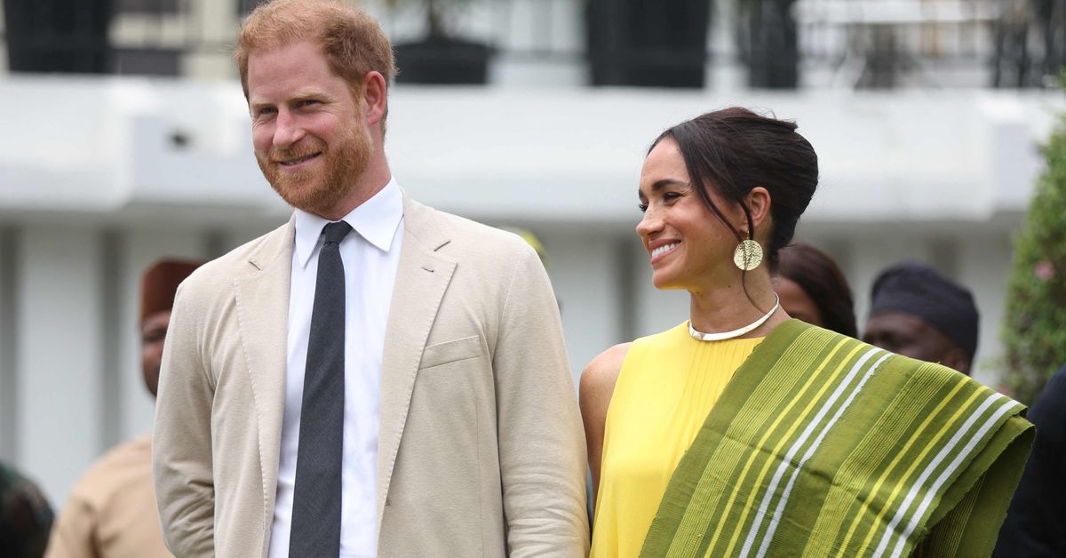 Kuningas Charles: Harry ja Meghan eivät hoida kuninkaallisten työvelvollisuuksia | Uutisia lyhyesti