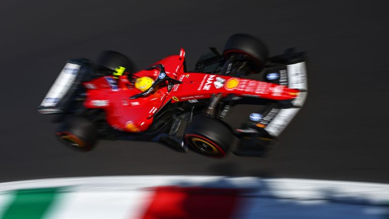 Lewis Hamilton ajoi Monzassa toista kertaa Ferrari-kuljettajana.