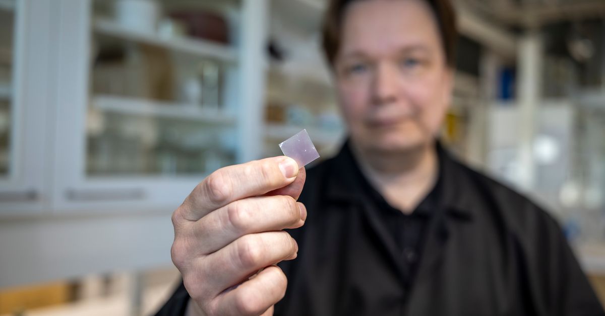 Ihmeaine hackmaniitti ei ollut moksiskaan avaruuden karuissa oloissa – tutkijat povaavat sille huikeaa tulevaisuutta | Kotimaa