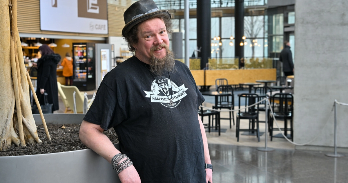 Ville Haapasalo esittelee Sisu-poikansa - video