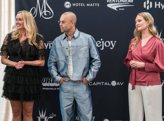 Anitra Ahtola, Matias Petäistö ja Rita Jokinen toimivat missituomareina Miss Suomi -finaalissa 2026.