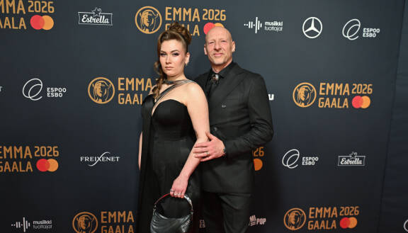 Emma Gaala 2026 punainenmatto. Kuvassa BESS ja Danny Baertelsen