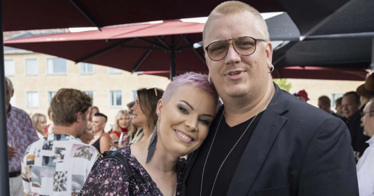 Arttu Wiskari hämmästyi: Pauliina-vaimon sandaalit kutistuivat auringossa