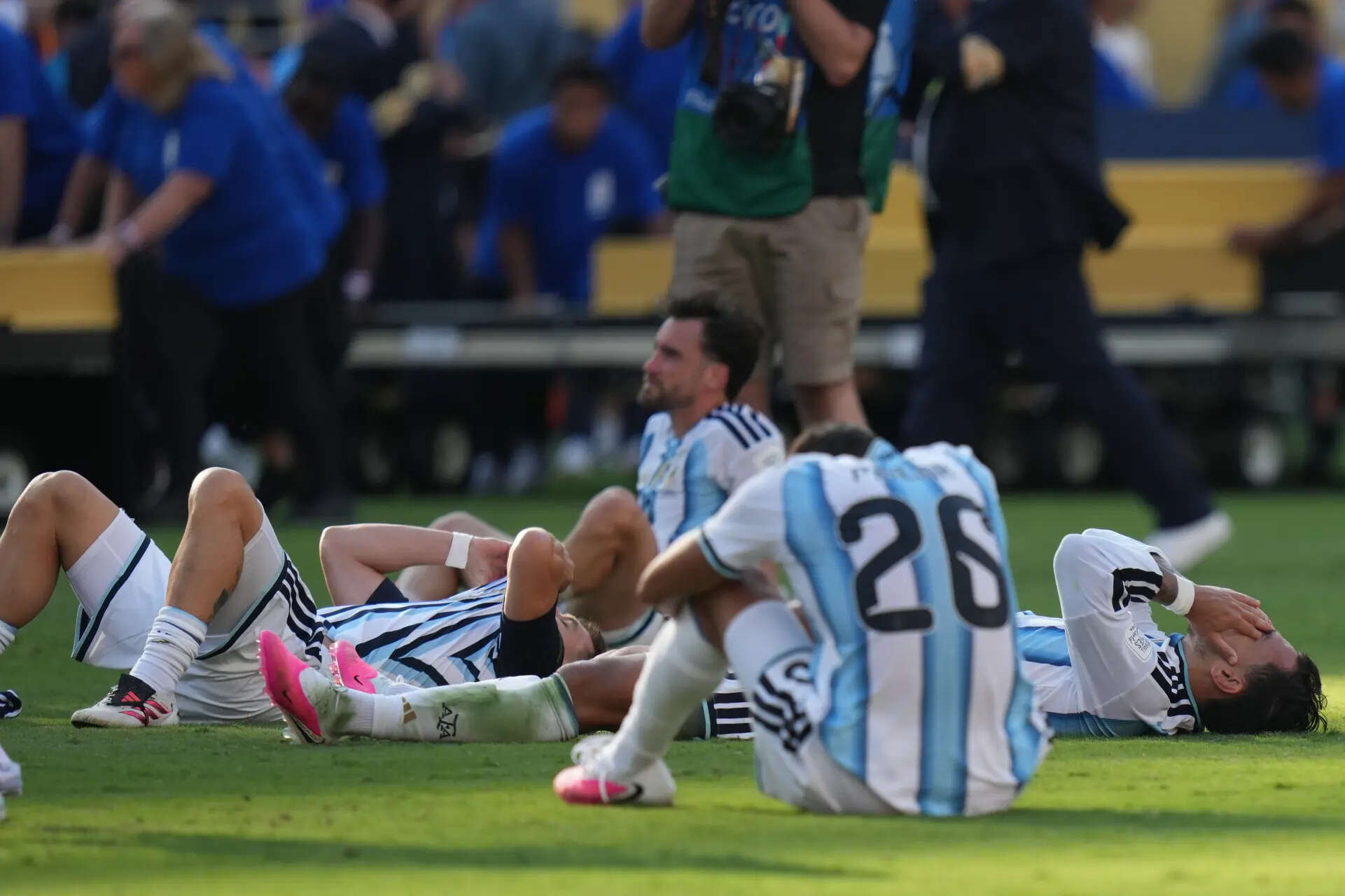 Argentina players react at the end of the World Cup final soccer match between Spain and Argentina in East Rutherford, N.J., near New York, Sunday, July 19, 2026. (AP Photo/Stephanie Scarbrough) Argentina Spain WCup Soccer