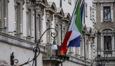 Un’Italia spaccata in due nel voto per fasce socioeconomiche: Fdi, Lega e M5S fanno incetta di preferenze tra i ceti più poveri e meno istruiti, mentre Pd, Azione e Italia Viva trionfano tra i più ricchi e con livelli di istruzione più elevati