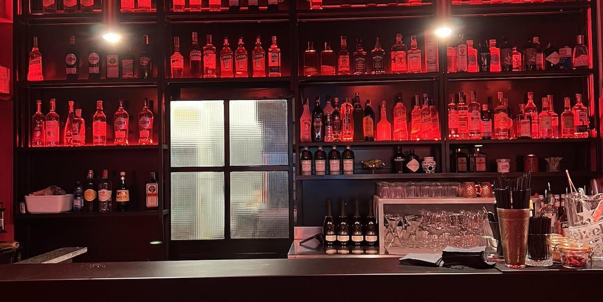 La polizia ha sequestrato una discoteca nel seminterrato di un locale a Milano per il mancato rispetto delle norme di sicurezza