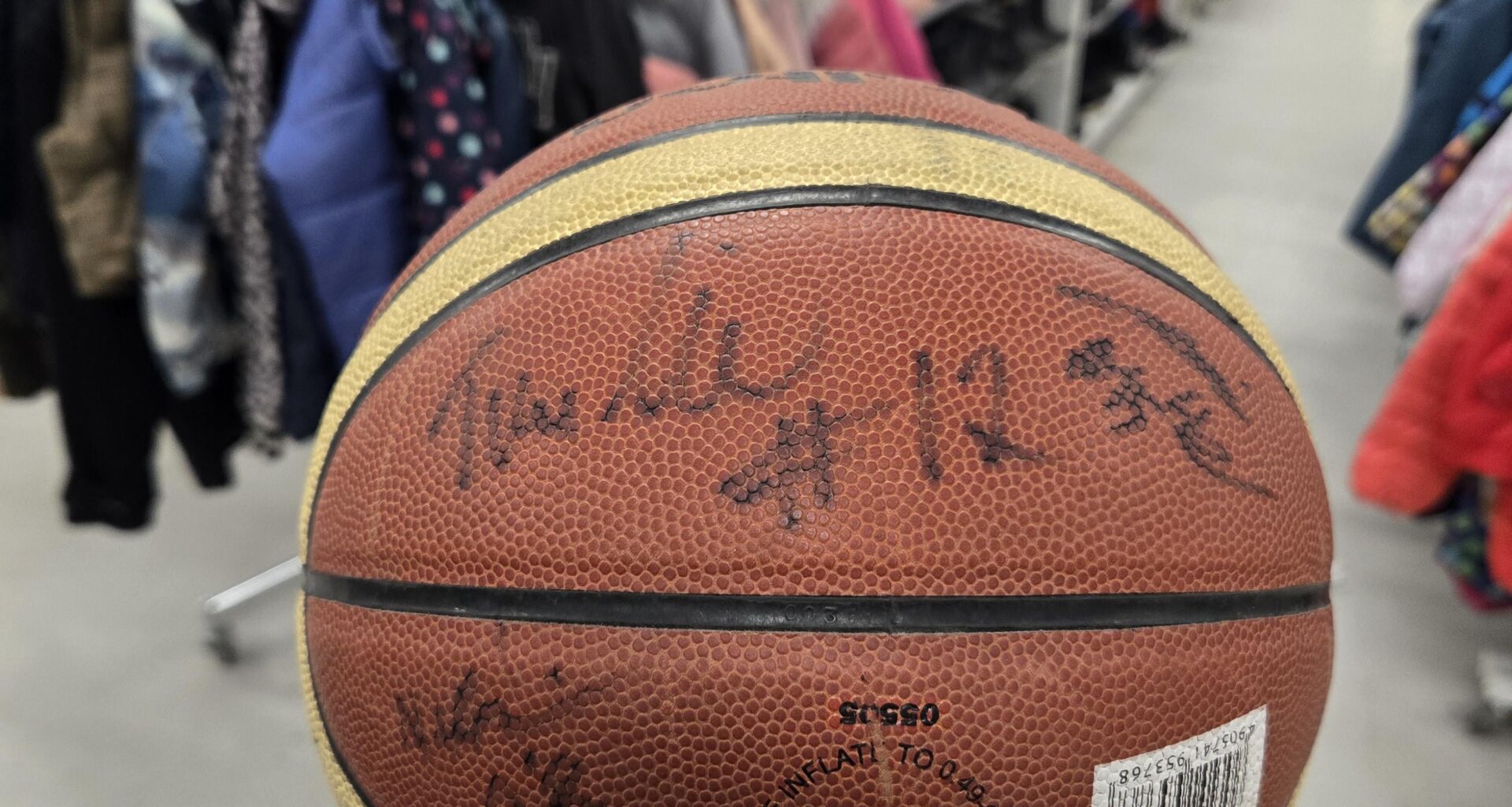 Who signed this ball, can you help me?