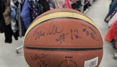 Who signed this ball, can you help me?