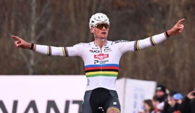Van der Poel evenaart ondanks lekke banden record Nys met vijftigste wereldbekerzege