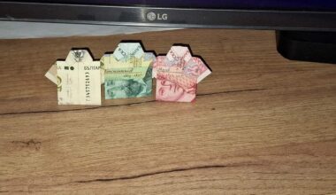 Пари за спомен.