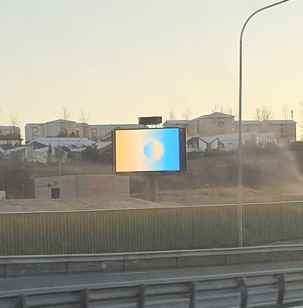 Veit einhver hvaða auglýsing þetta er ég sé þad alls staðar