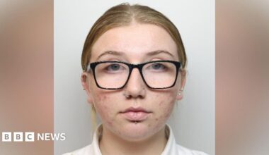 Prison officer who had sexual relationship with inmate is jailed